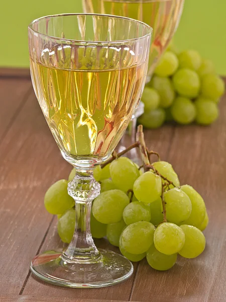 Una copa de vino blanco — Foto de Stock