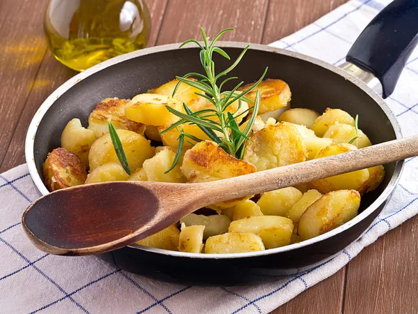 Fried potatoes in a pan — Stock Photo, Image