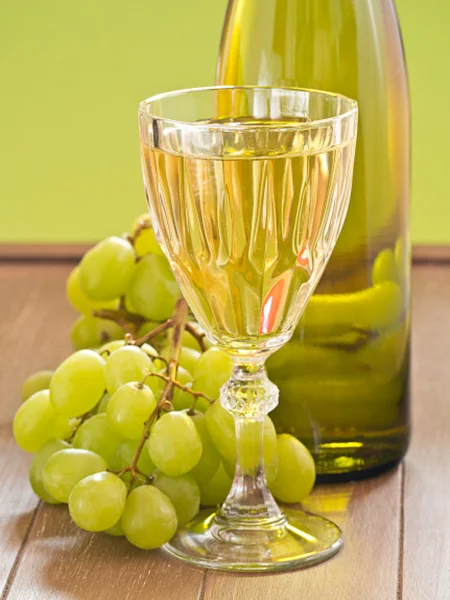 Ein Glas Weißwein — Stockfoto