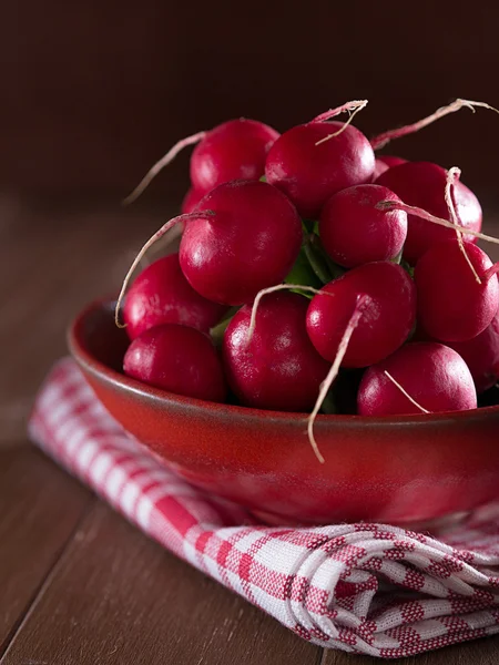 Bir kase içinde turp — Stok fotoğraf