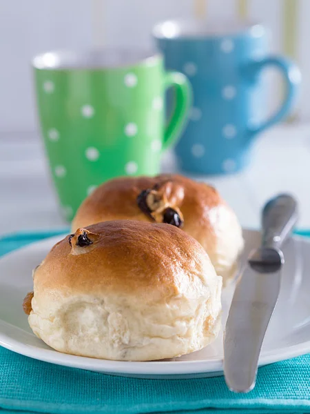Buns with coffee cups in the background — Stock Photo, Image