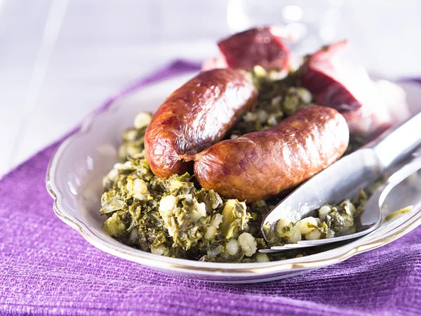 Grünkohl mit Wurst — Stockfoto