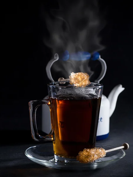 Un vaso de té humeante —  Fotos de Stock
