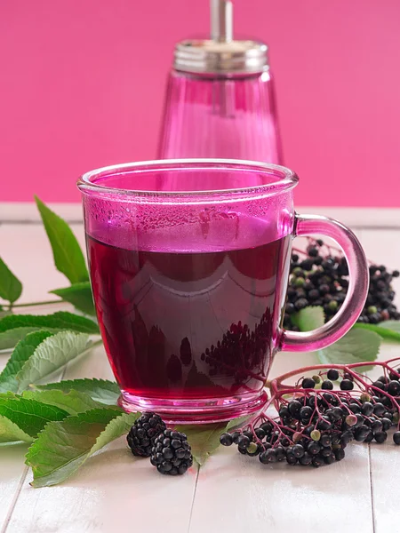Fruit tea with elderberry berries and leaves — Stock Photo, Image