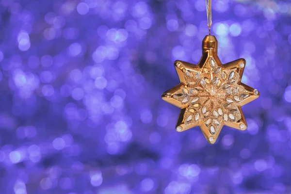 Adornos Navideños Colgante Estrella Dorada Sobre Fondo Bokeh Árbol Navidad — Foto de Stock