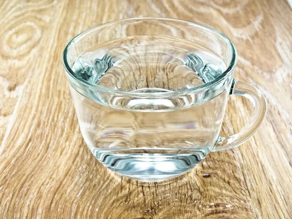 Glas cup met water — Stockfoto