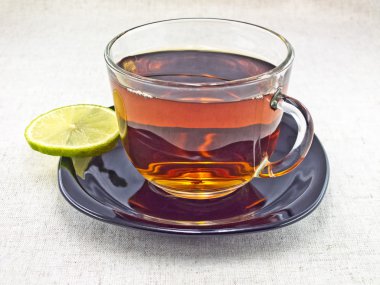 Bir dilim limon ile çay