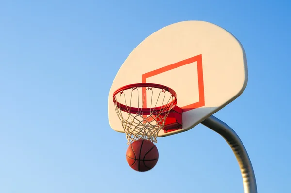 Basketball drop — Stock Photo, Image