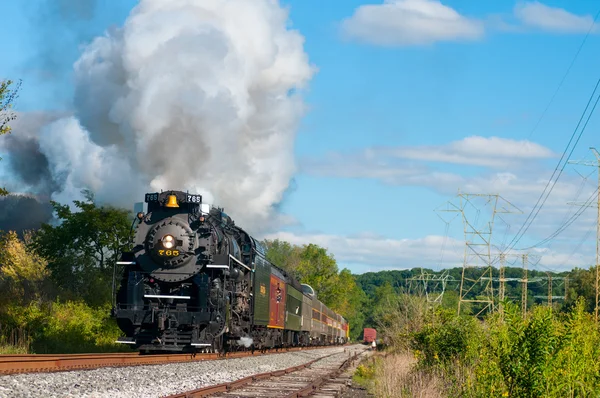 Tren de vapor acercándose — Foto de Stock