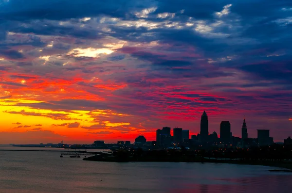 Cleveland zonsopgang hemel — Stockfoto