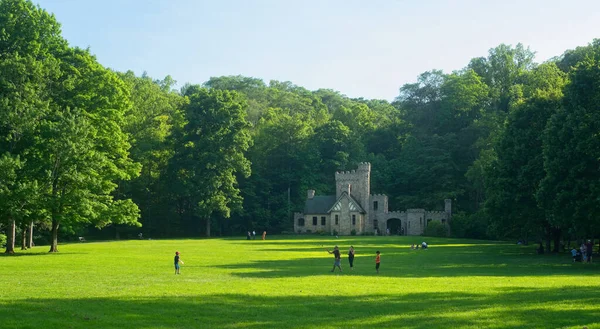 Willoughby Hills Usa May 2022 Visitors Play Relax Great Lawn — Stock Photo, Image