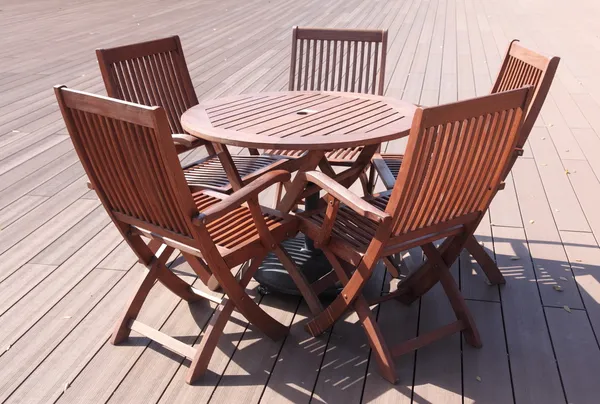 masa ve sandalye kümesi