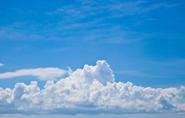 Blue sky and clouds in the summer — Stock Photo, Image