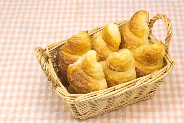 Pão em uma cesta — Fotografia de Stock