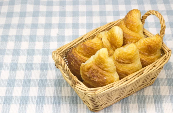 Pão em uma cesta — Fotografia de Stock