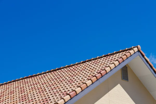 Roof and sky — Stock Photo, Image