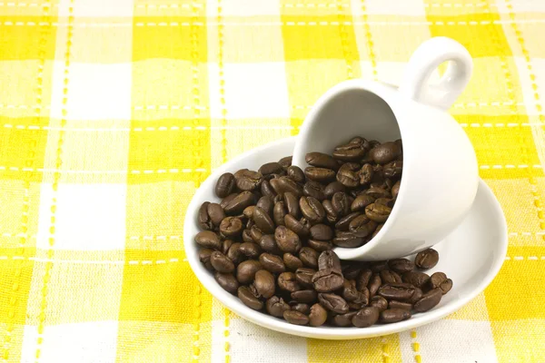 Kaffekopp och kaffebönor — Stockfoto