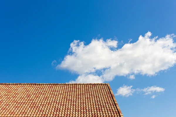 Roof and sky — Stock Photo, Image