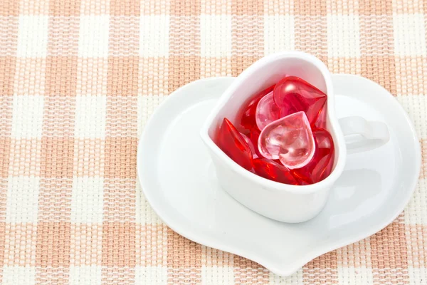 Rood en roze hart en hart gevormde koffiekopje — Stockfoto