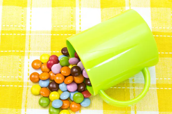 Cioccolato colorato e tazza — Foto Stock