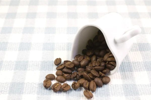 コーヒー豆とカップ — ストック写真