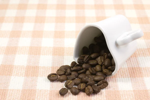 Corazón rojo y taza de café en forma de corazón — Foto de Stock