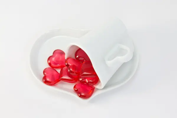Чашка кави у формі червоного серця та серця — стокове фото