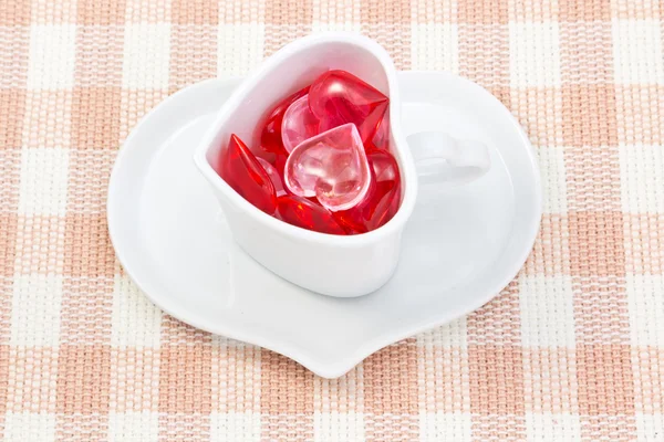 Rood en roze hart en hart gevormde koffiekopje — Stockfoto