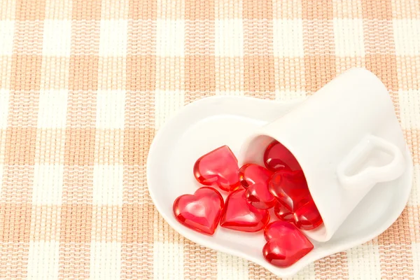 Corazón rojo y taza de café en forma de corazón — Foto de Stock
