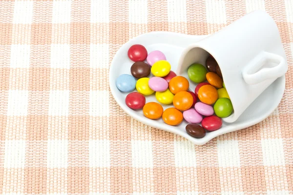 Cioccolato colorato e tazza di caffè — Foto Stock