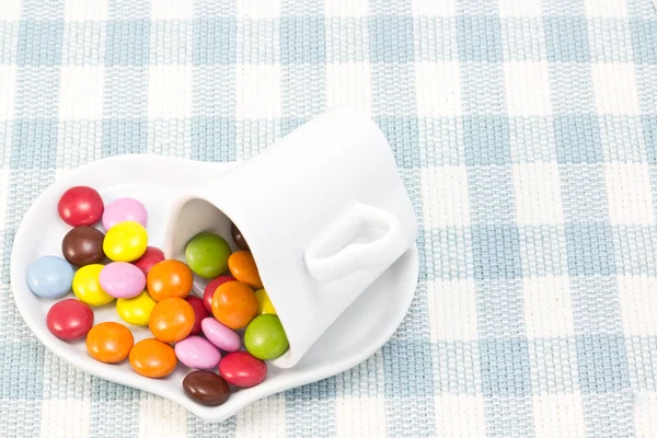 Cioccolato colorato e tazza di caffè — Foto Stock