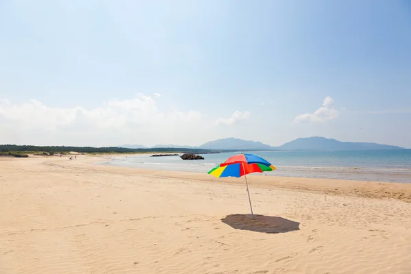 Seaside beach paraply — Stockfoto