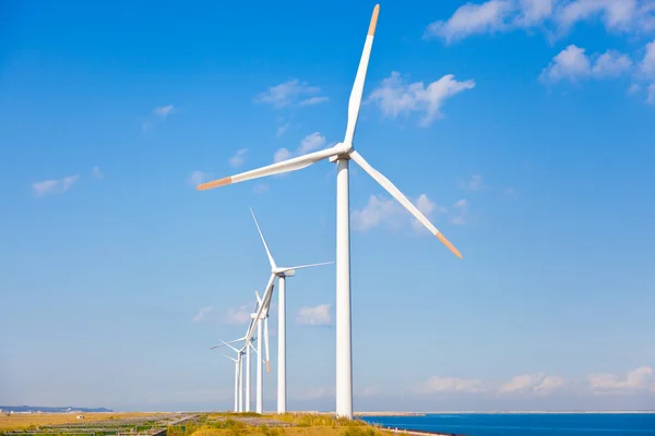 風力発電所と空 — ストック写真