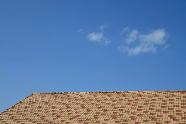 Небо на крыше — стоковое фото