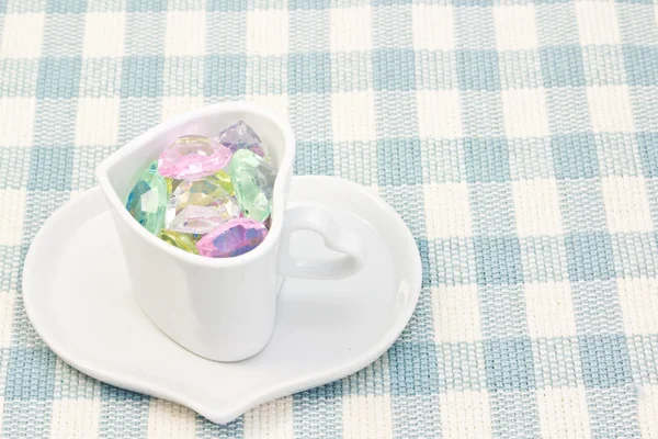 Coeur coloré dans une tasse — Photo