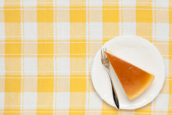 Een stuk van kaas taart — Stockfoto