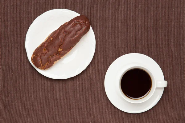 Eclair and coffee — Stock Photo, Image