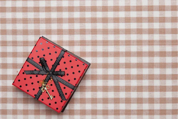 Caixa de presente vermelho — Fotografia de Stock