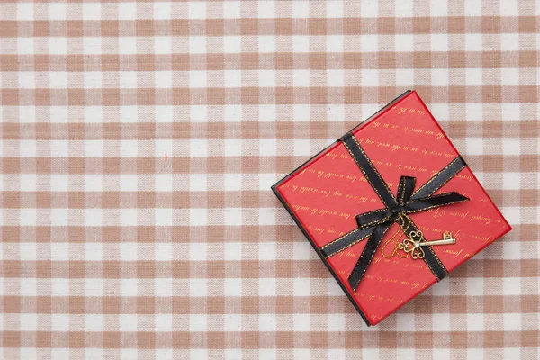 Caixa de presente vermelho — Fotografia de Stock