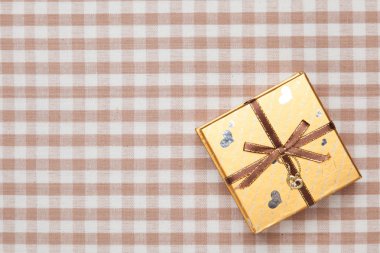 altın hediye kutusu