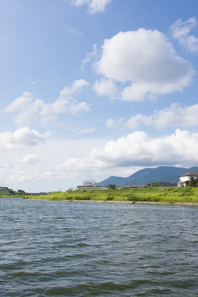 夏の空と川 — ストック写真