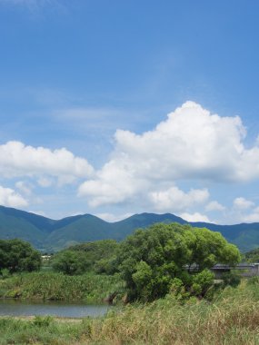 Yaz göğün ve dağ