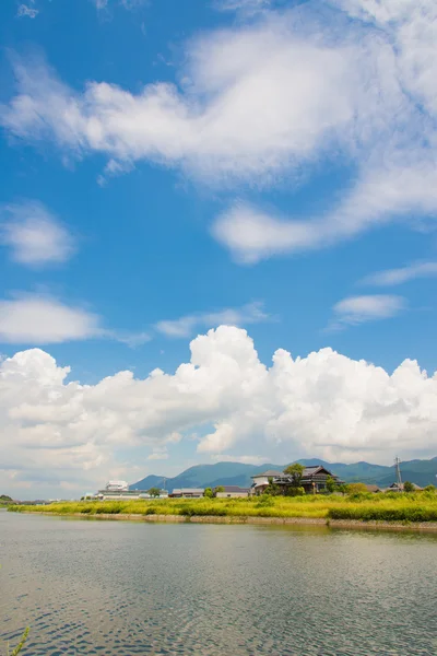 夏季的天空和河 — 图库照片