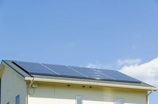 Panel solar en el techo — Foto de Stock