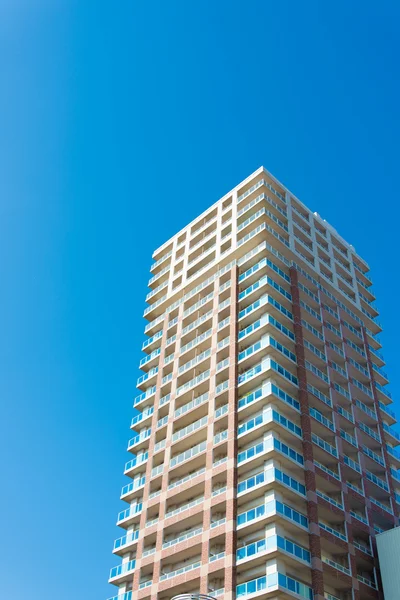 Céu e um edifício — Fotografia de Stock