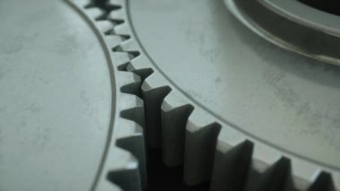 Yavaşça dönen demir metalik dişlilere, dönen endüstriyel motor çelik tekerleklere yaklaş. Takım çalışması, endüstri ya da iş dünyasının sembolü. Demir saat mekanizması devrede. 4k gerçekçi 3d canlandırma döngüsü