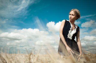 güzel bir kız, çavdar alanında