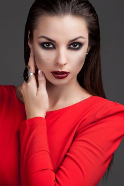 güzel bir kız olarak stüdyonun