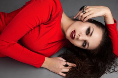 güzel bir kız olarak stüdyonun