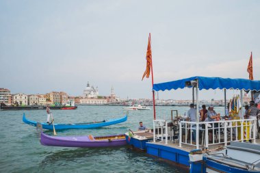 Venedik, İtalya - 21 Temmuz 2019: Venedik, İtalya 'da yıllık Kurtarıcı Ziyafeti tekne yarışı